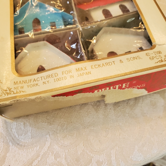 SOLD____________Vintage miniature houses in original box - Picture 2 of 5